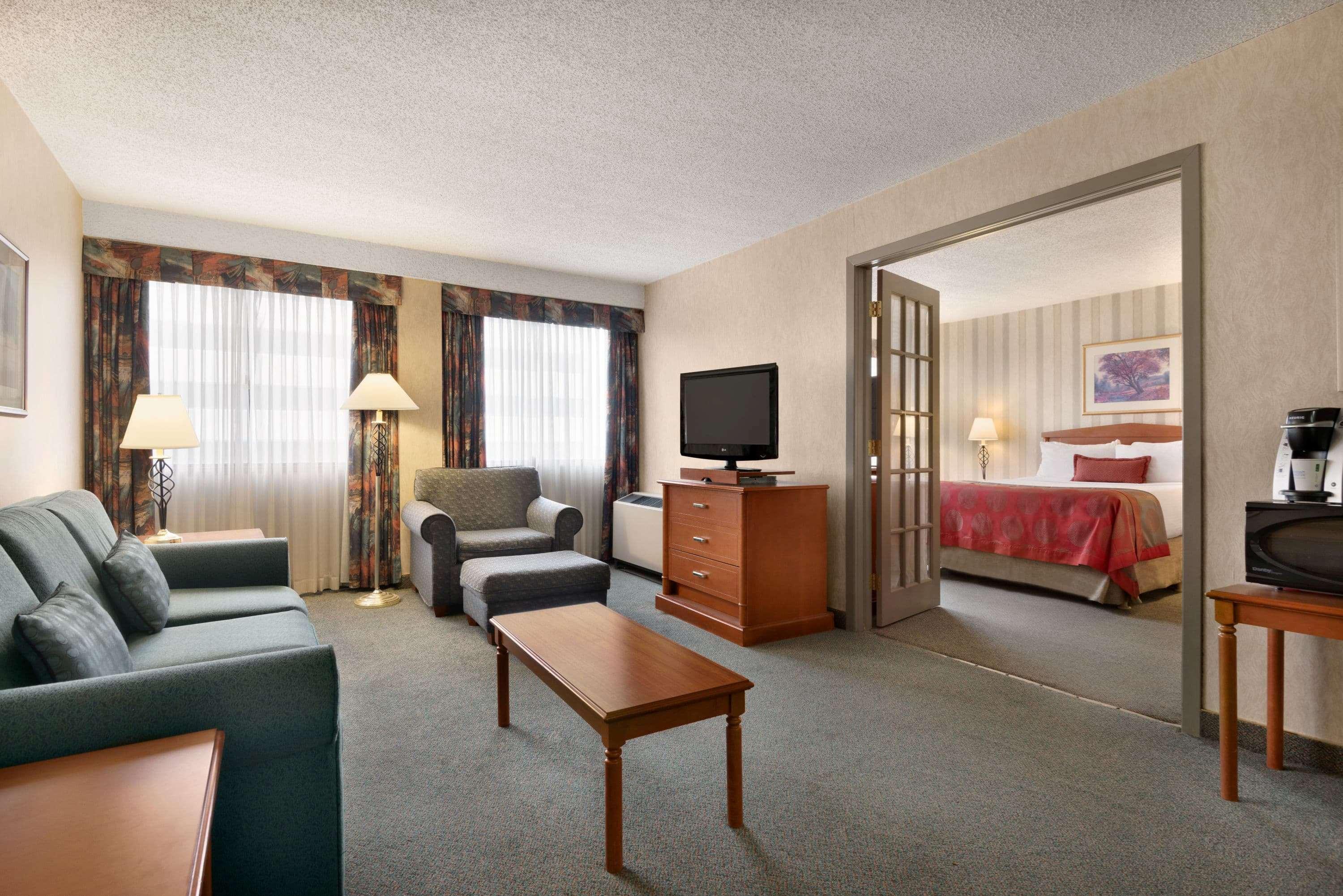 Hotel Ramada Plaza By Wyndham Regina Downtown Exterior foto
