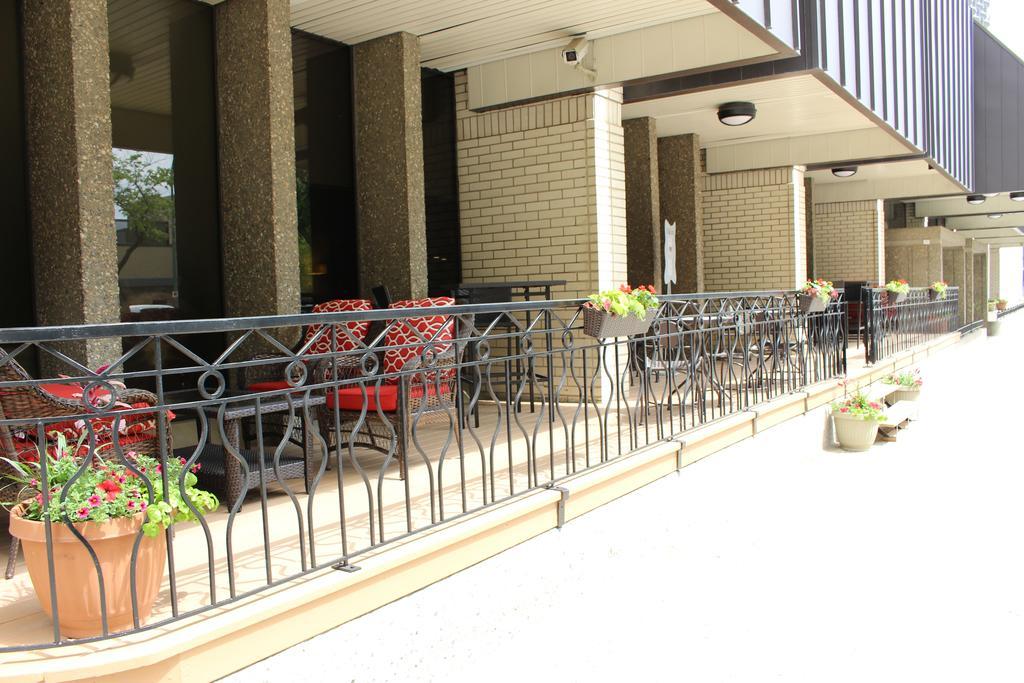Hotel Ramada Plaza By Wyndham Regina Downtown Exterior foto